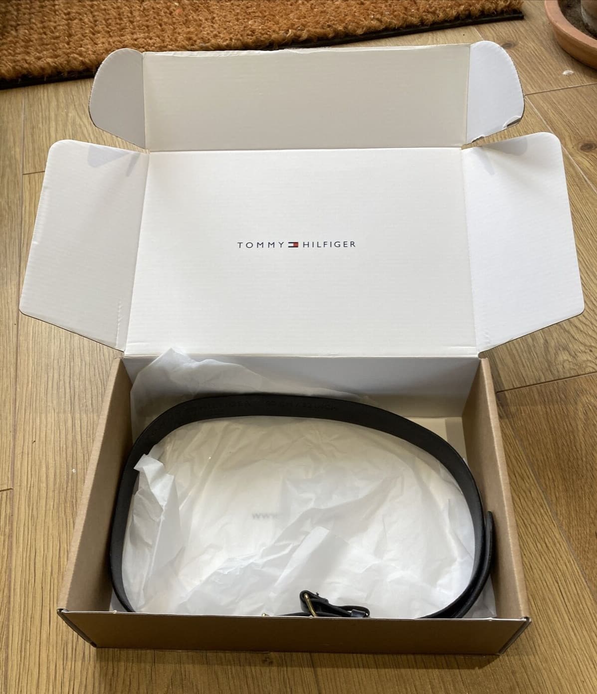 Tommy Hilfiger Vintage Y2K Black Leather Belt, Size 32", (80 cm). + Box