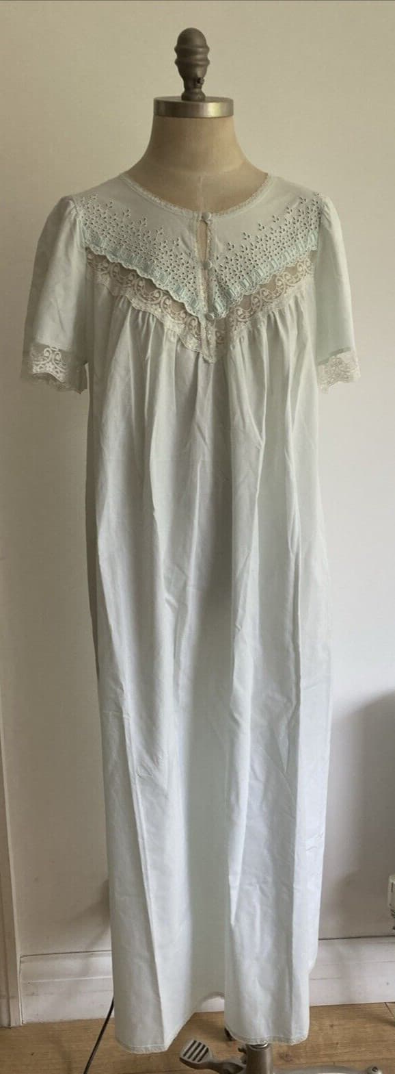 1970s Vintage Pale Green Marks & Spencer Nightdress, Size 35-36" Bust