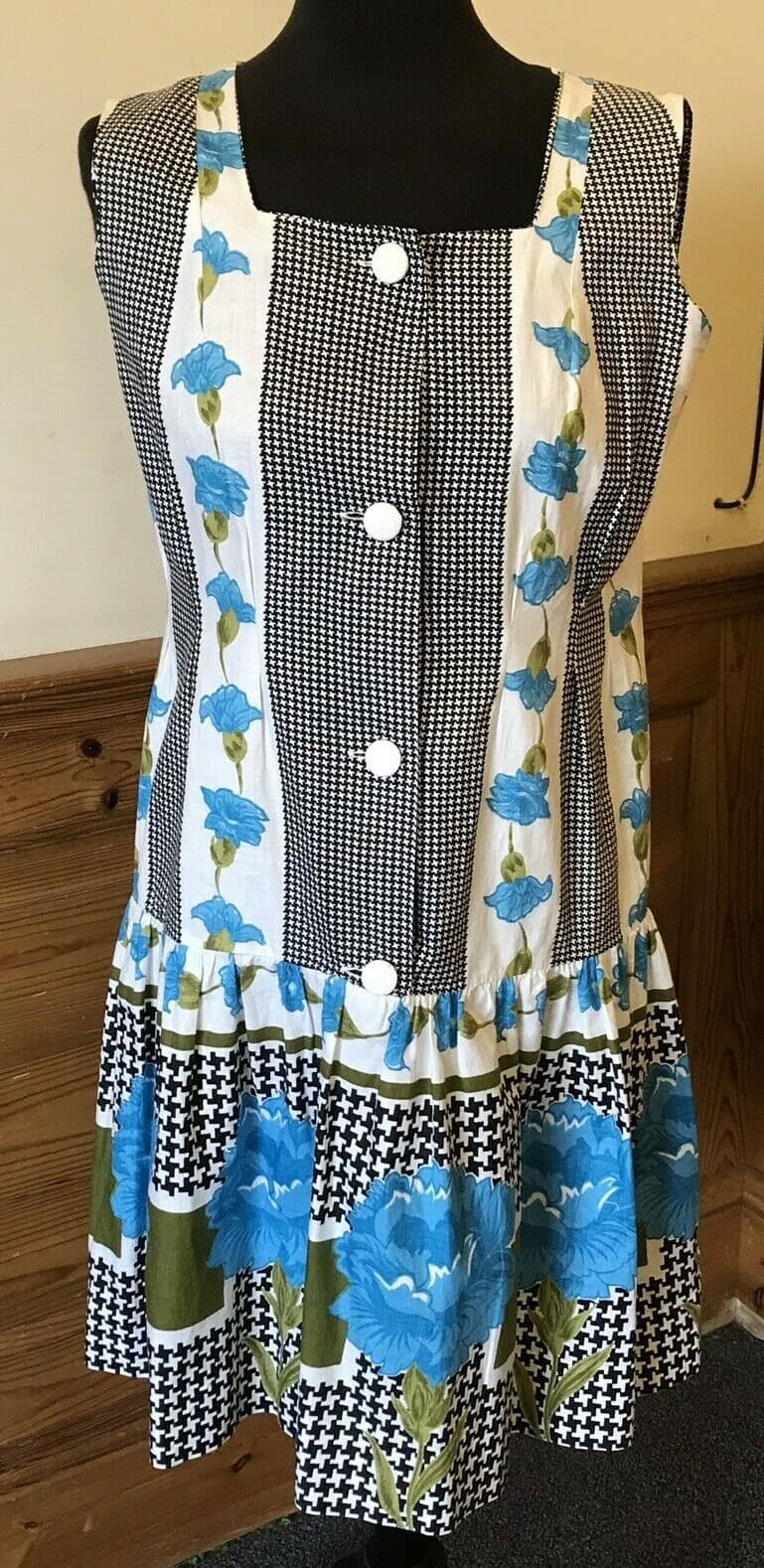 True Vintage 1950's/1960's  Floral/Checked Dress. Pit to Pit 19.5" approximately