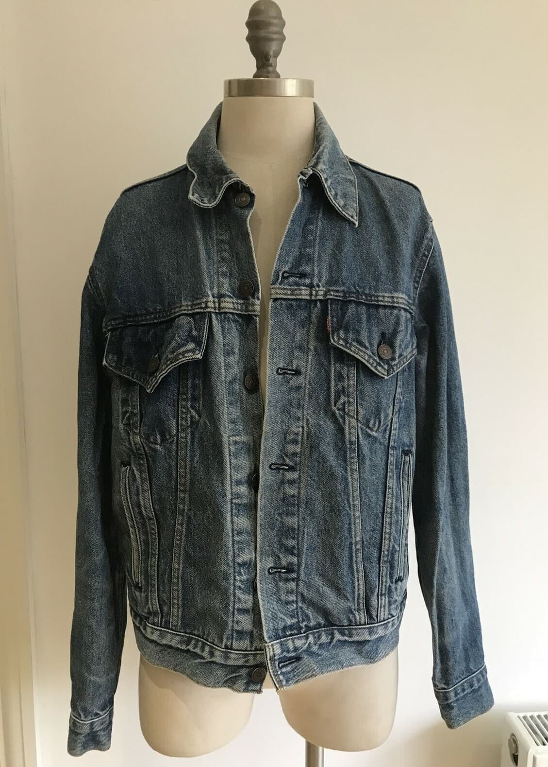  VINTAGE LEVI 'TRUCKER' JACKET, MADE IN USA, STAMPED DIGITS ON BUTTONS, SIZE 42"