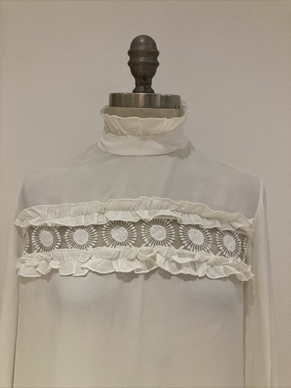 1970s Cream Moss Crepe Blouse, 20" from armpit to armpit approx.