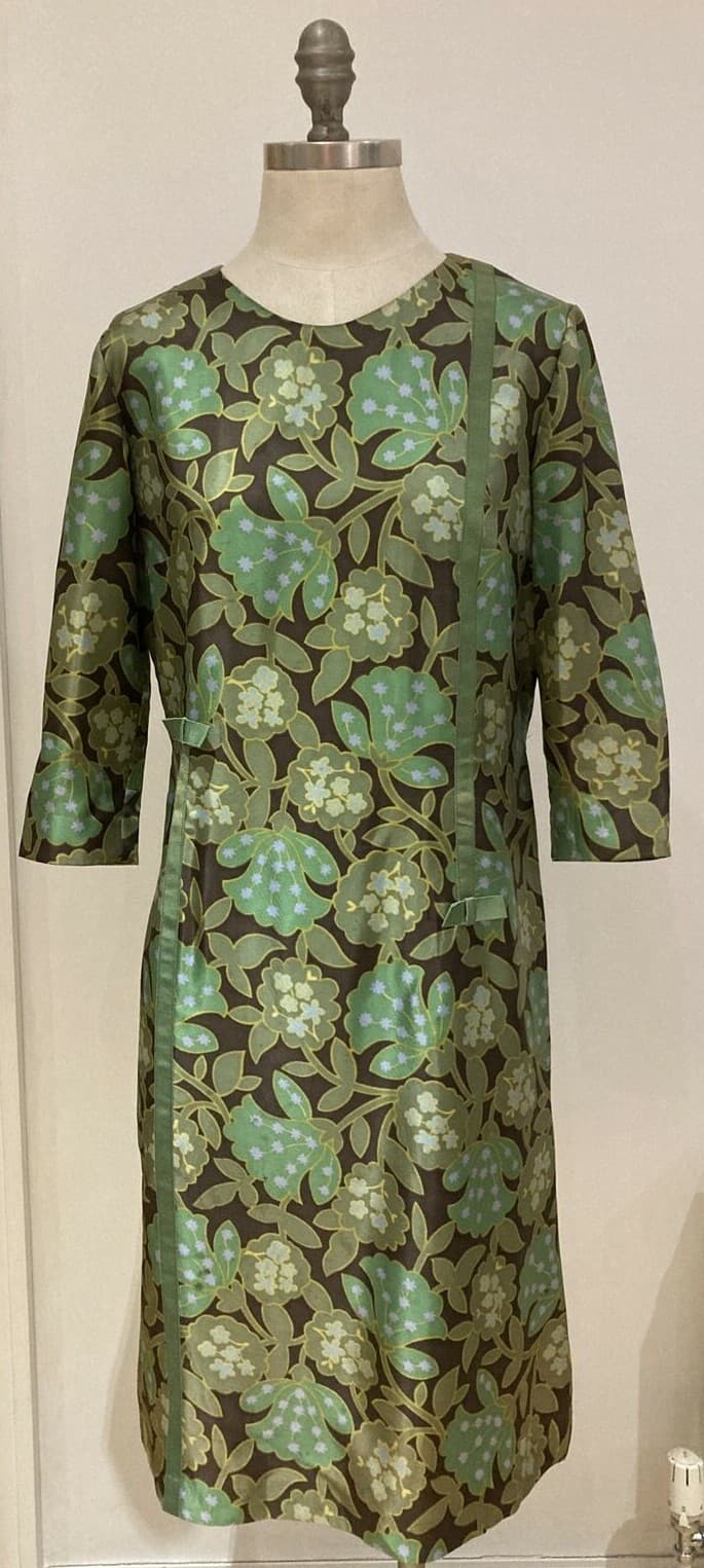 True Vintage 1950s/60s Green Floral Dress with Grosgrain Bows, Size 40 EU