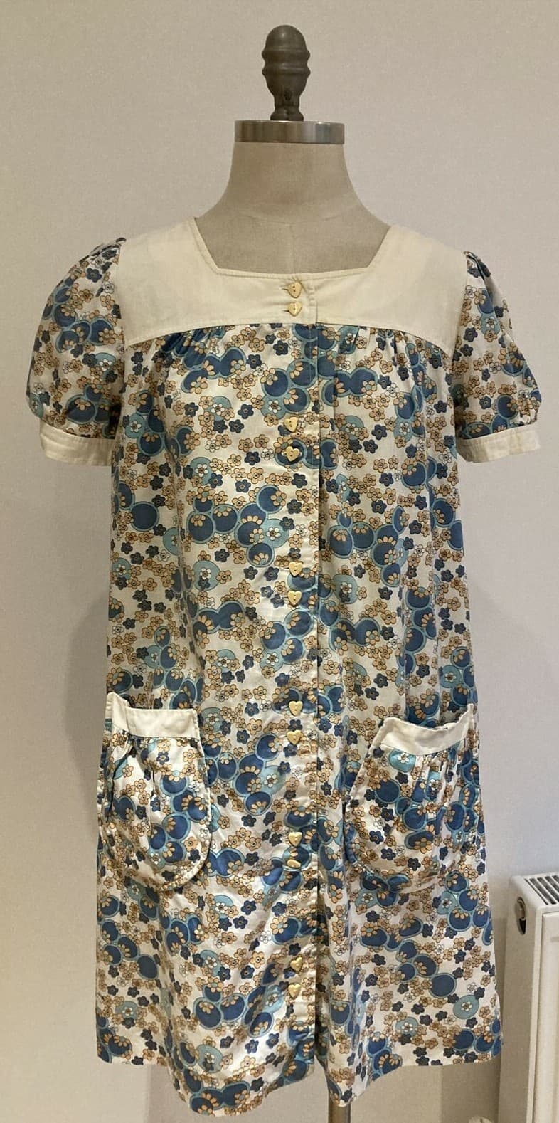 Early 1970s Floral Smock Dress with Heart Buttons, 20" from armpit to armpit 