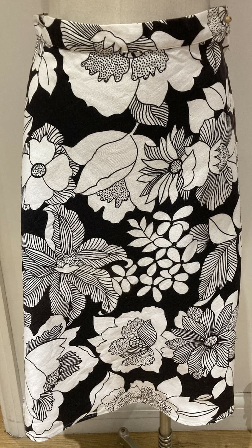 Vintage 1970s White/Black Floral Print Skirt, by Louise Hedley, 15" Across Waist
