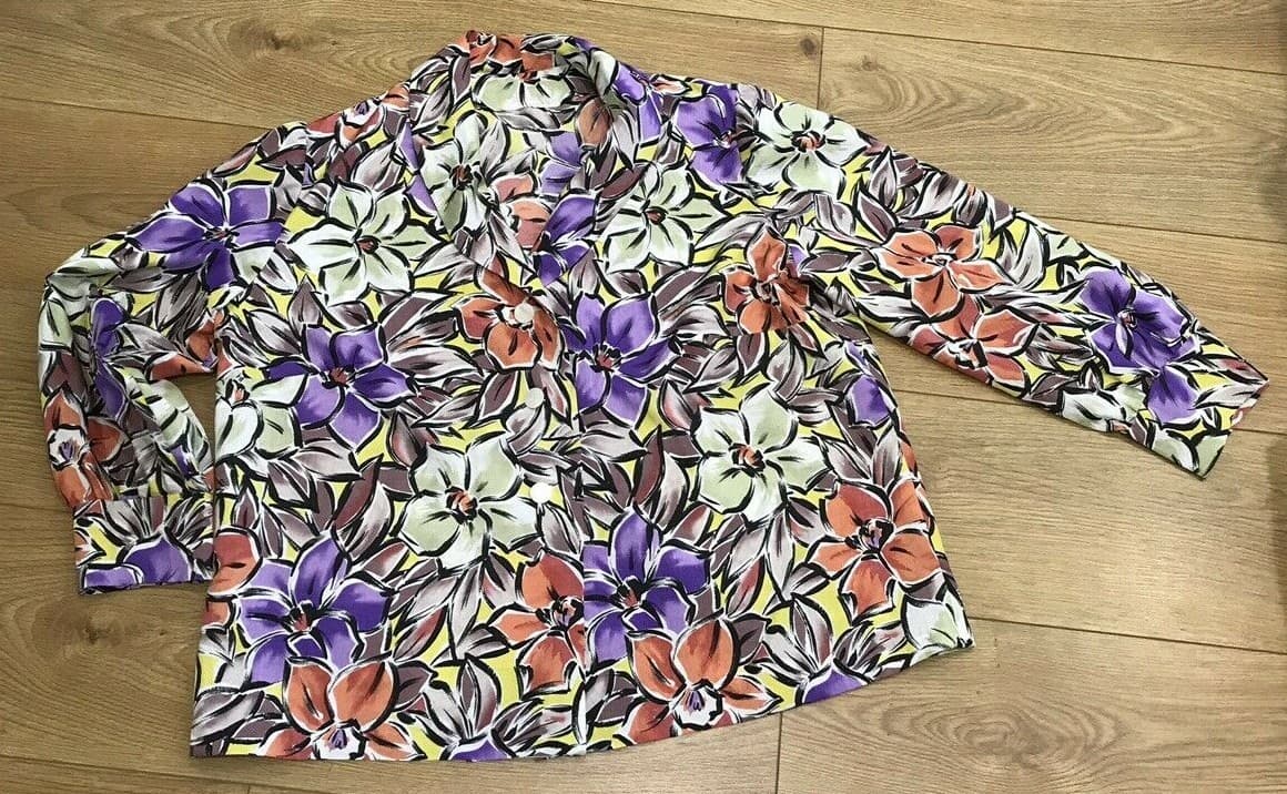 Vintage 1980's Floral Print Blouse, Size  armpit to armpit 23.5" approx