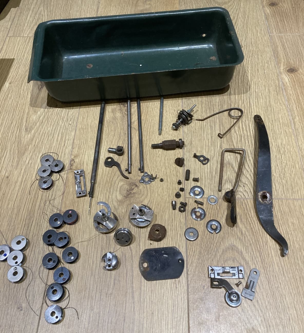 ANTIQUE METAL TRAY OF ACCESSORIES, PARTS FOR SINGER/PFAFF SEWING MACHINES