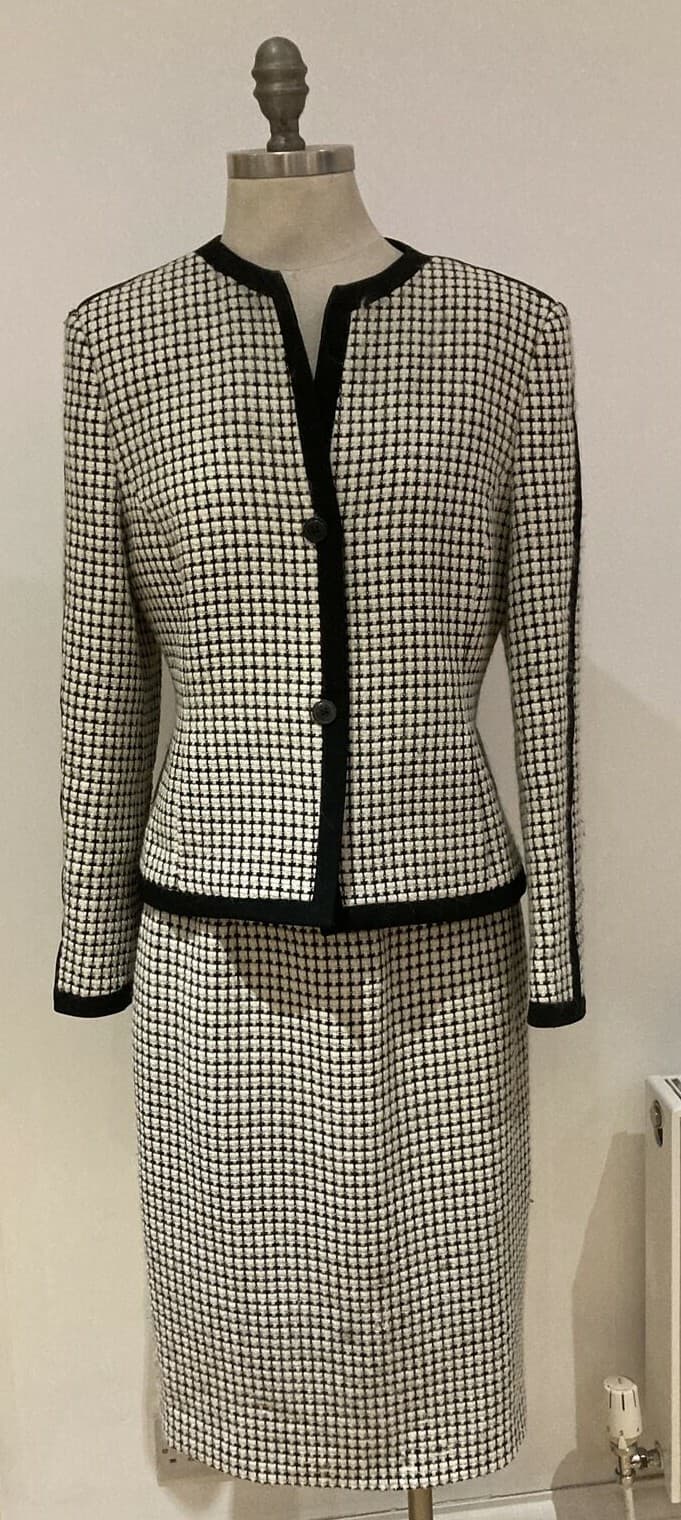 VINTAGE 1990s LOUIS FERAUD TROPHY JACKET &  SKIRT SUIT 19" armpit to armpit