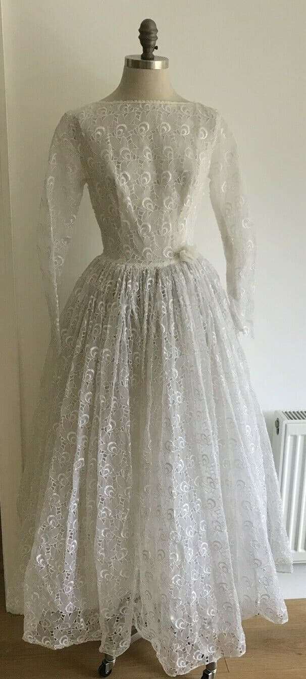 True Vintage 1950s Ivory Embroidered Wedding Dress, 17.5" pit to pit approx.