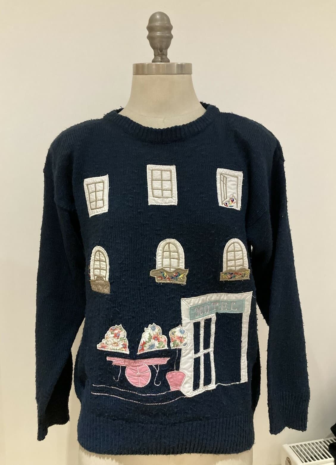 Vintage 1970s/80s "Hotel" Picture Jumper, Size M