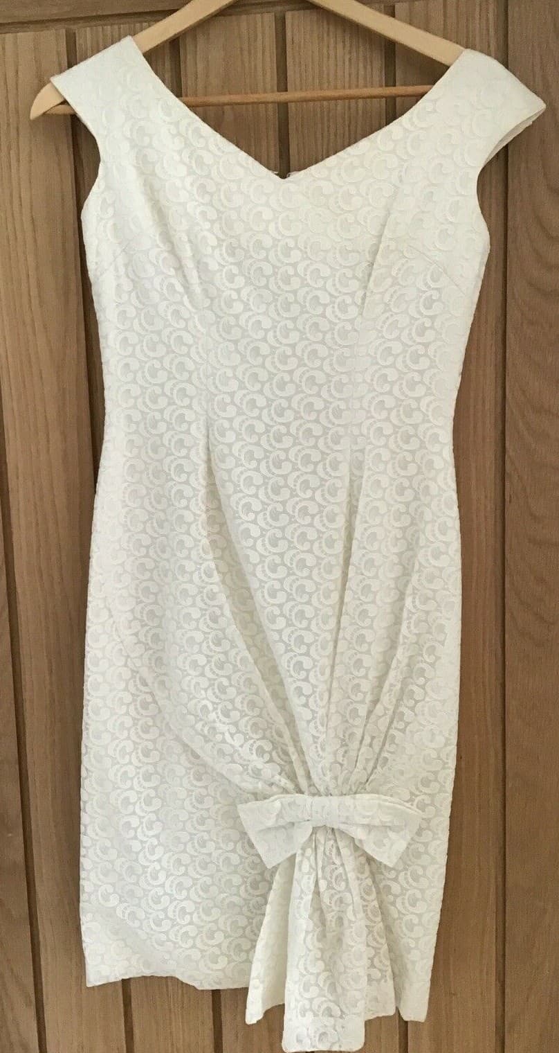 True Vintage 1950s Ivory Guipure Lace Wiggle Dress Armpit to Armpit 17" approx.