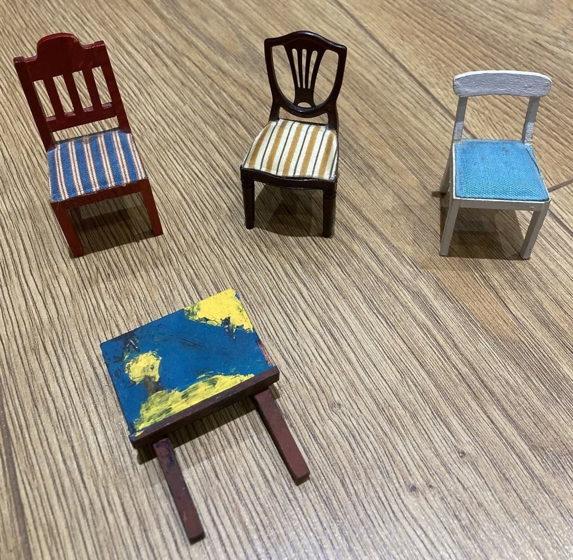 Three Vintage 1970s LUNDBY Dolls' House Chairs & Part of Easel 