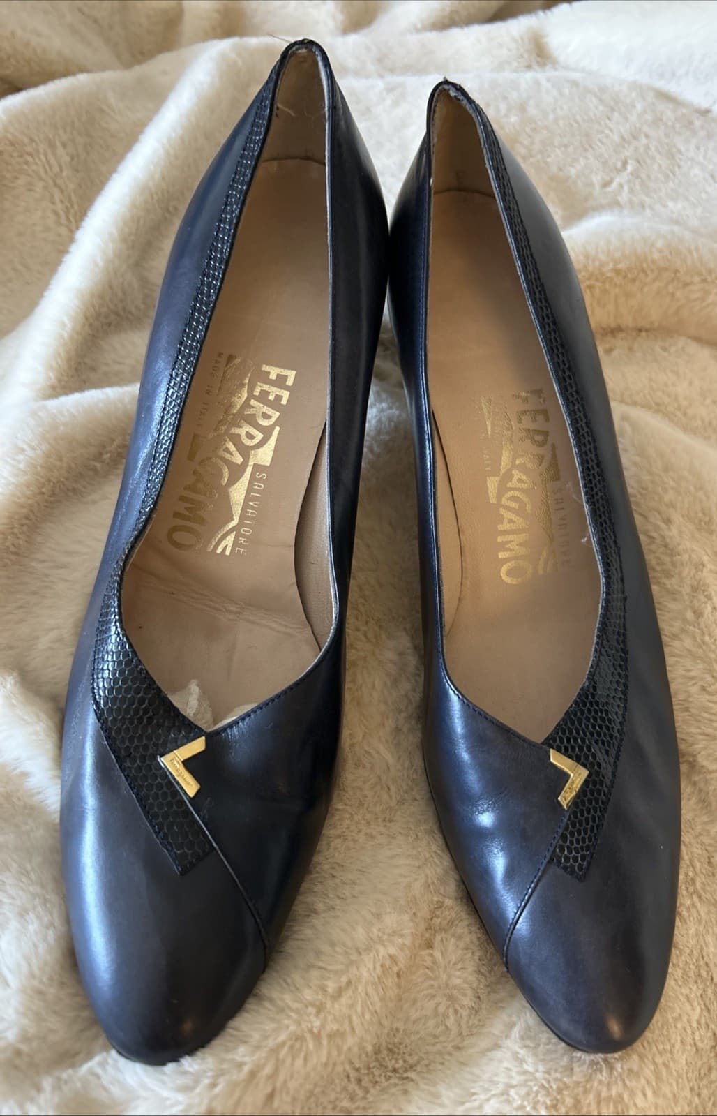Salvatore Ferragamo Vintage Court Shoes Leather Size 8 AA  (Smallish Size)
