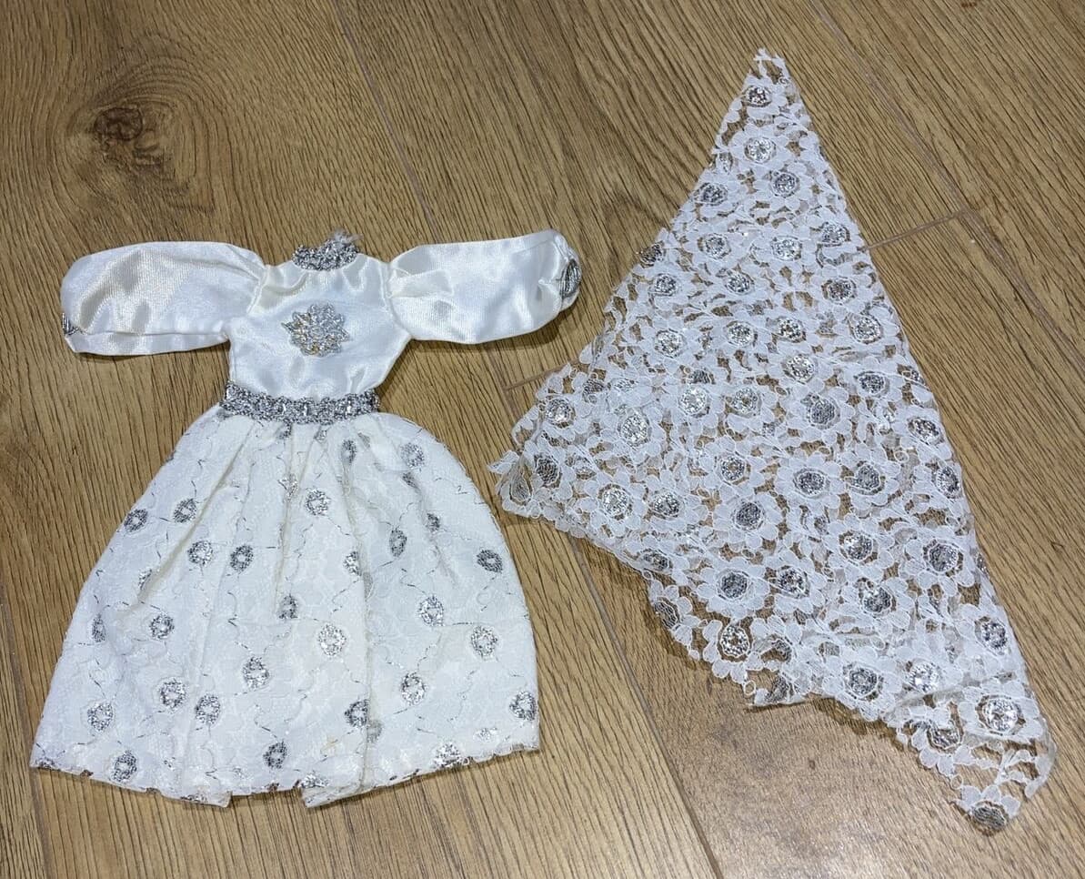 Vintage 1970s Faerie Glen Wedding/Evening Dress & Shawl/Veil for Sindy & Friends