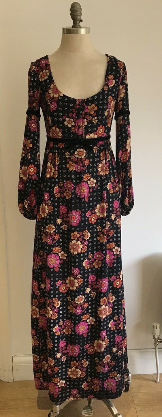 Stunning Vintage Floral 70s Maxi Dress,  (17.5" pit to pit, waist 14.5" across)