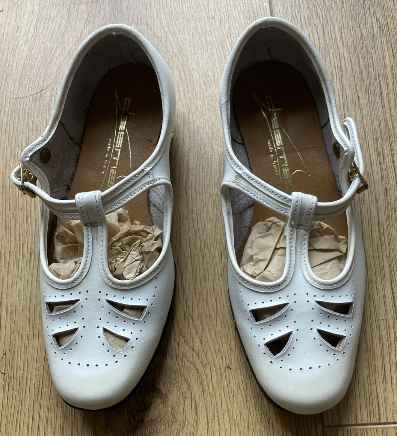 Vintage 1960s/70s French Girls White T-Bar Leather Shoes With Buckles Size 29 EU