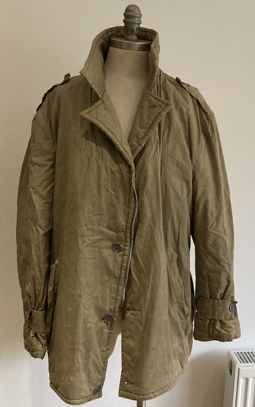 HUTCHTEX VINTAGE KHAKI OUTDOOR JACKET, SIZE 46, NEEDS TLC, FILM/THEATRE/TV?