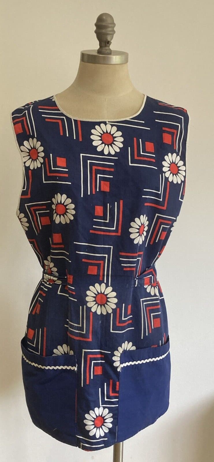 VINTAGE Daisy Print 1970s Overall, Shop/Dinner Lady, Cleaner, Chores, Housework