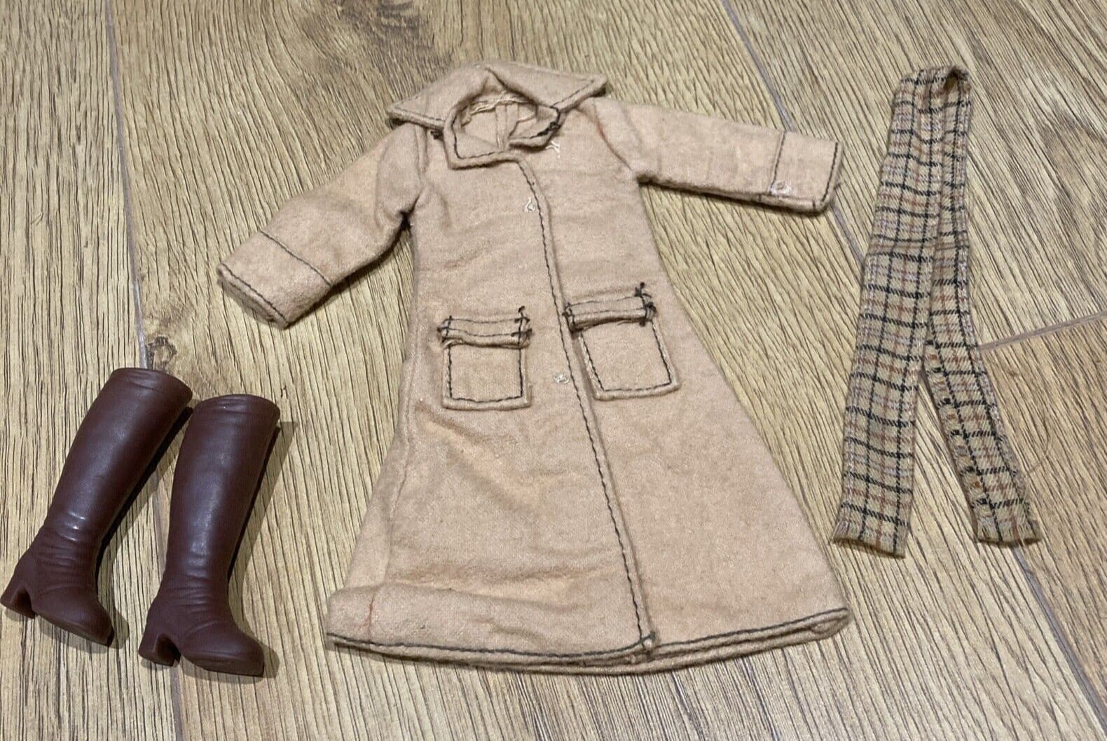 Vintage Sindy Doll Clothes 1980s Autumn Leaves 44337 Coat,  Scarf, Boots Set