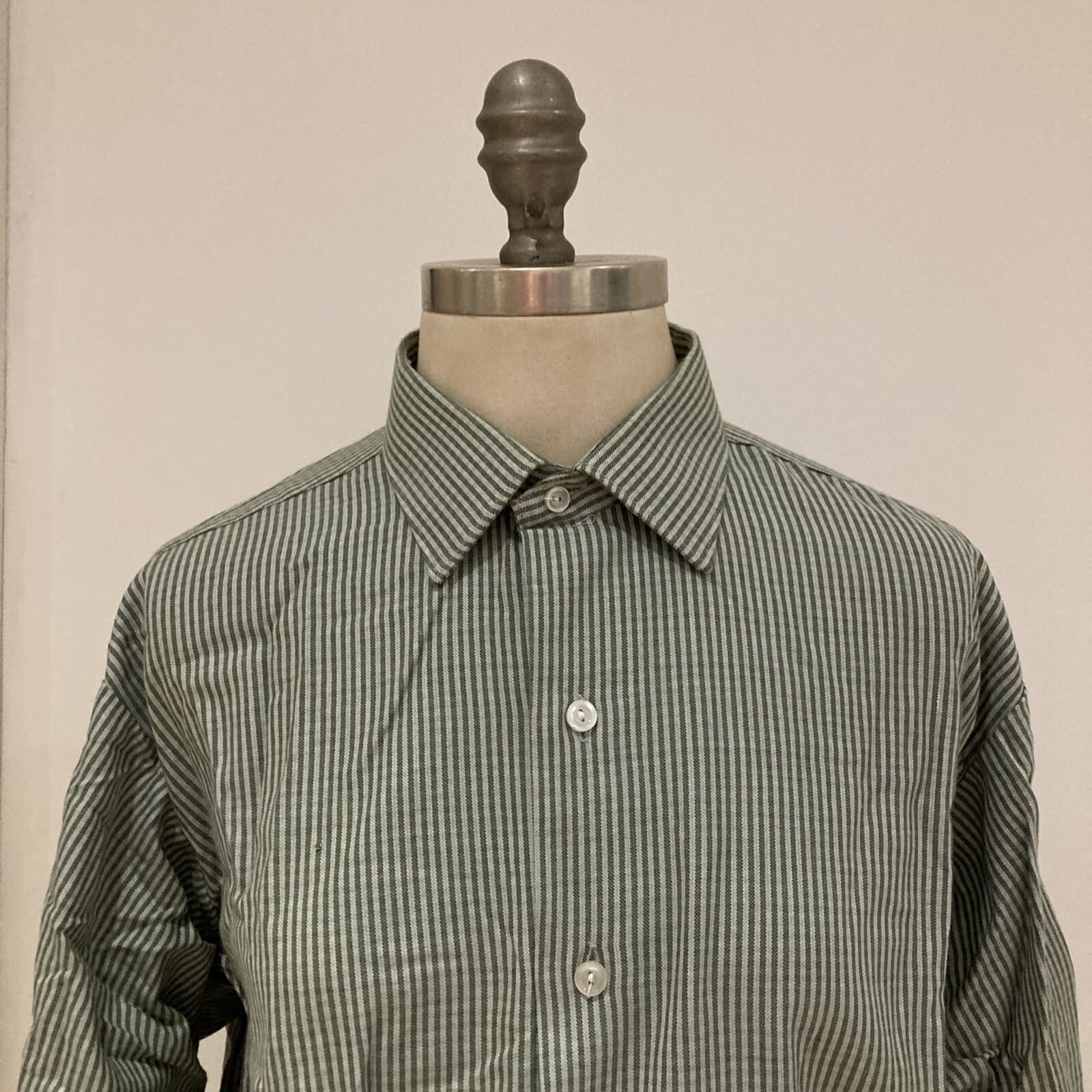 1960s GREEN "DOUBLE TWO" SHIRT SIZE 15 1/2, LONG SLEEVES, SPARE COLLAR