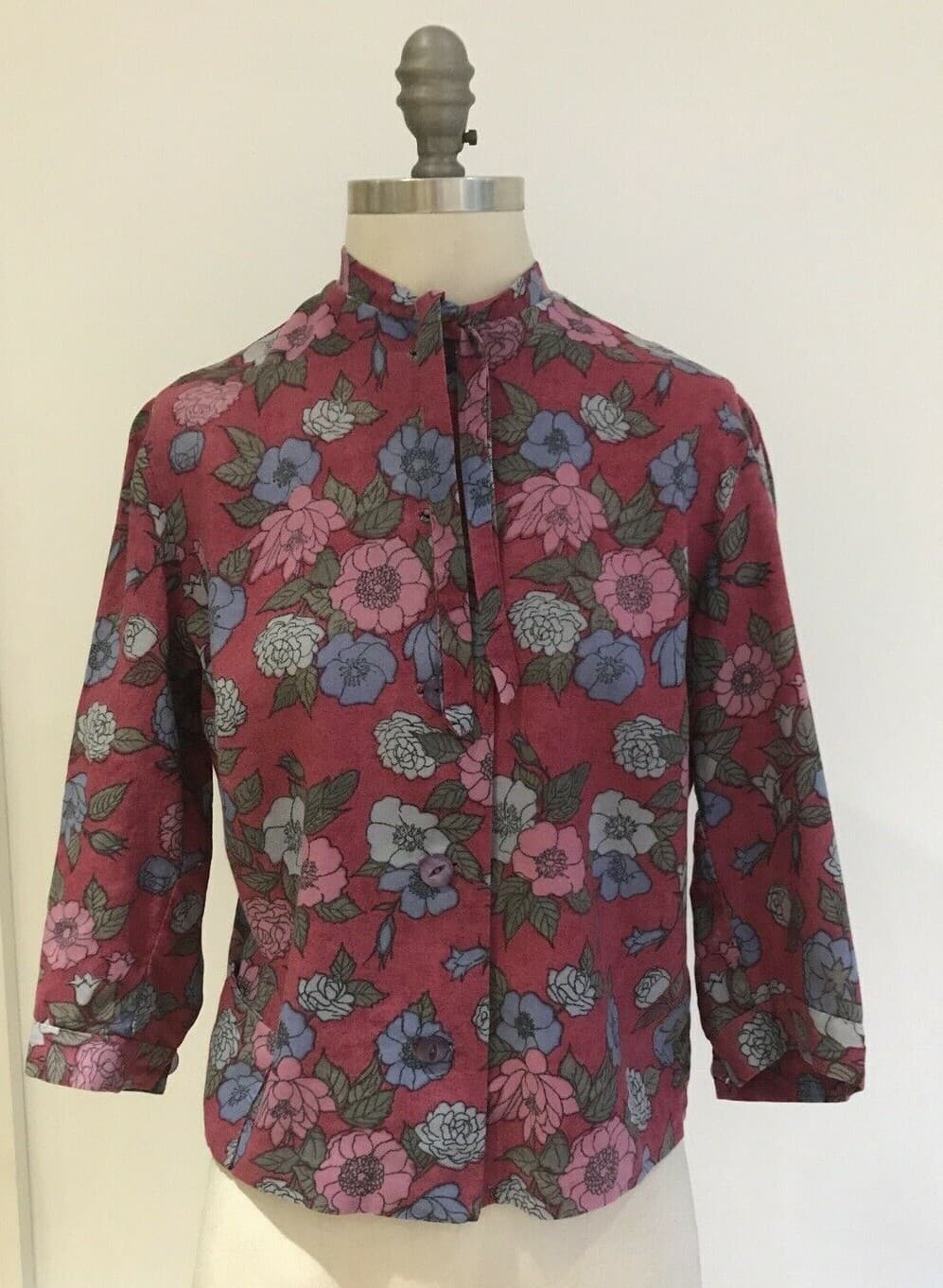 1950s Floral Shirt/Blouse with Tie Neck, 20" from armpit to armpit approx.