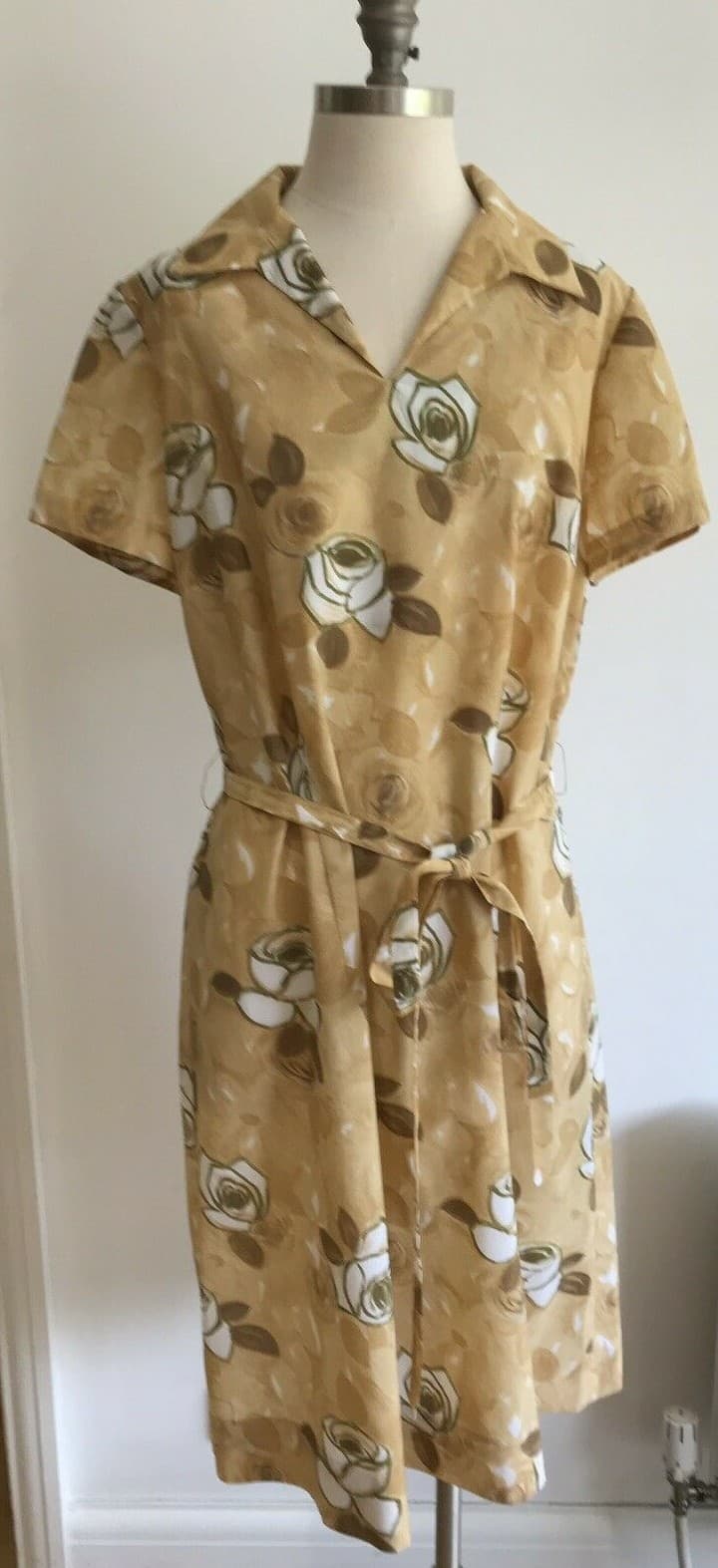 Vintage Cabbage Rose Print Dress, Armpit to Armpit 22.5" approx