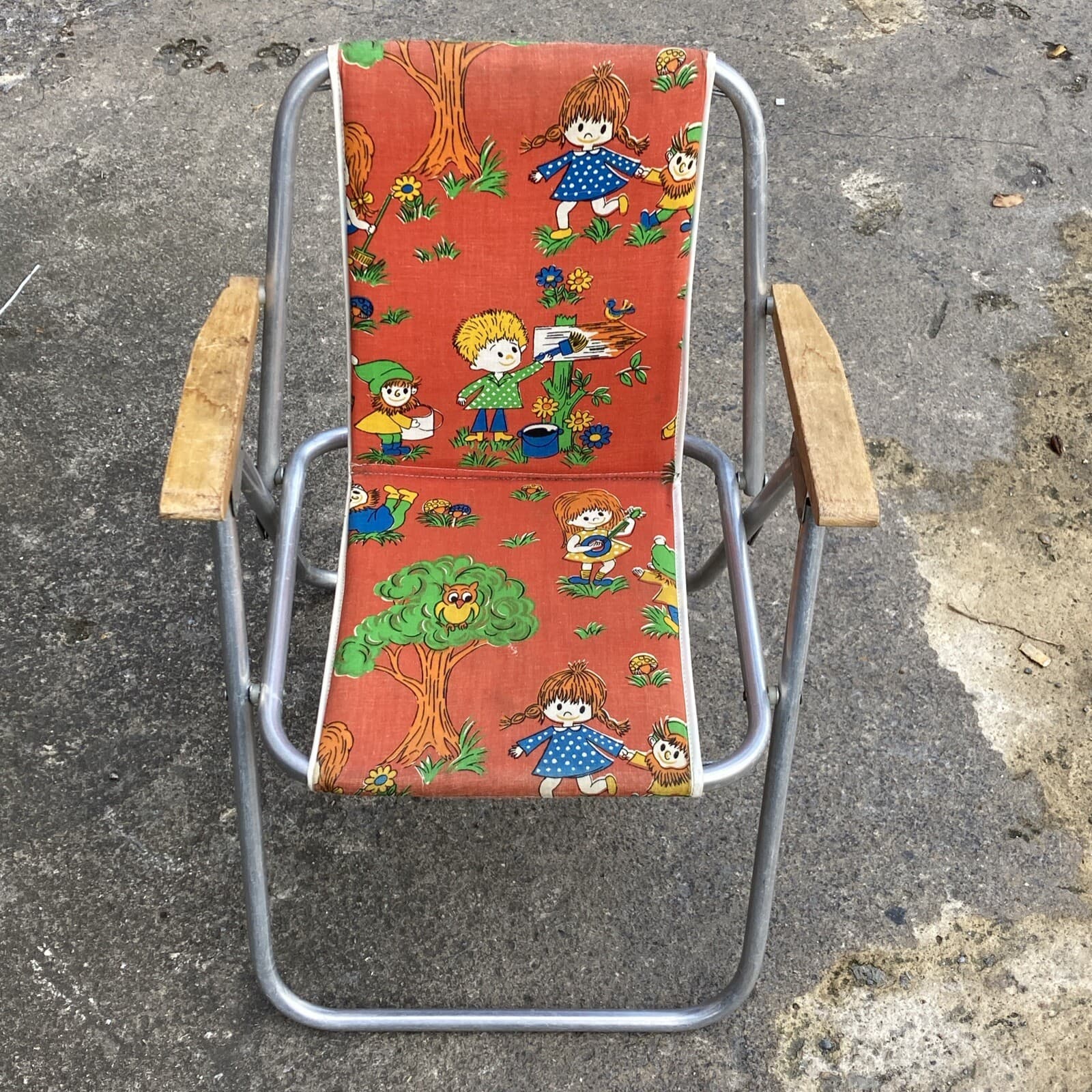 VINTAGE SMALL CHILD'S FOLD-UP GARDEN CHAIR GREAT 1970s PRINT