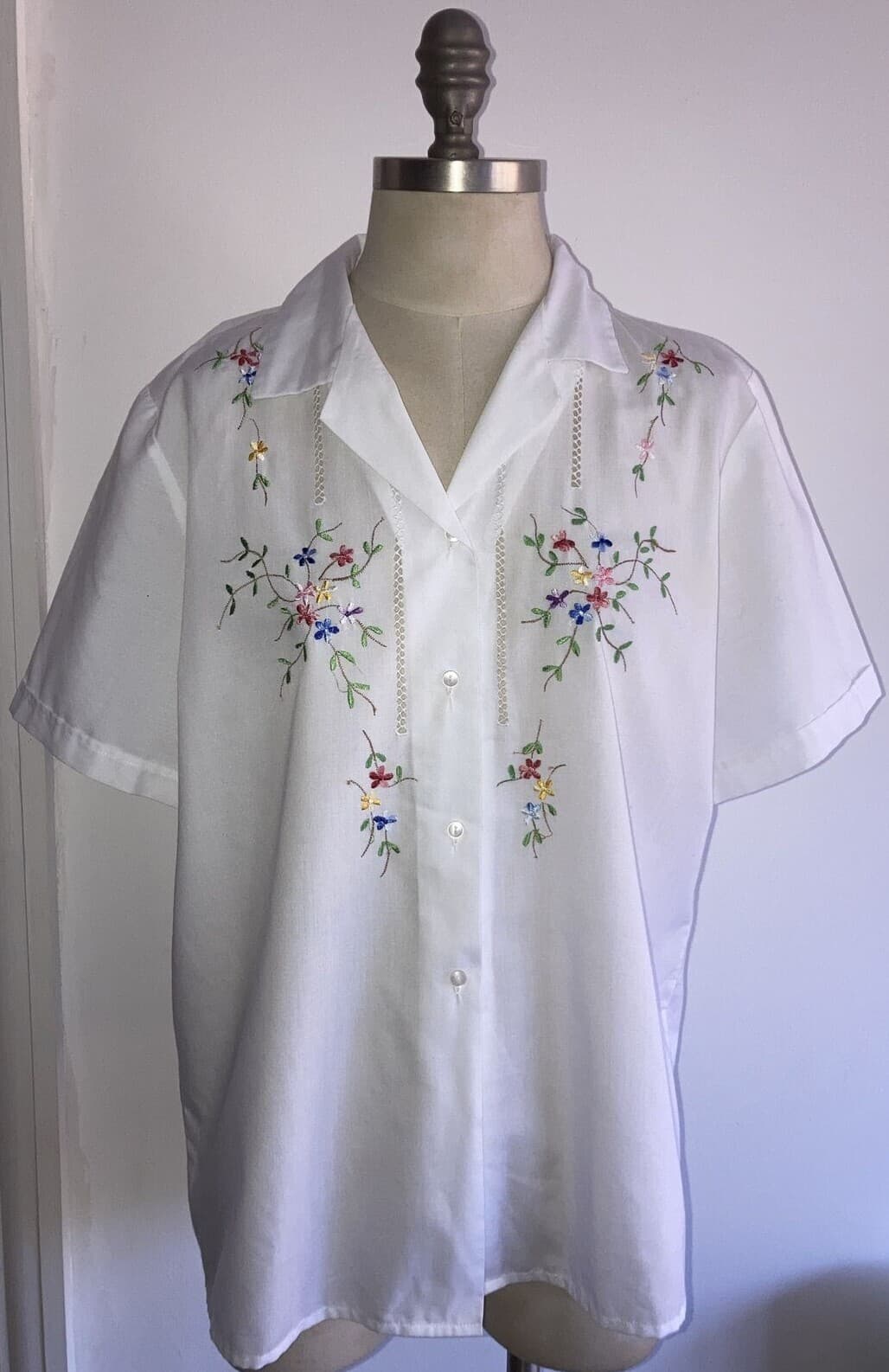 VINTAGE Classic White Embroidered Blouse/Shirt, Size 22.5" Pit to Pit, Goodwood?