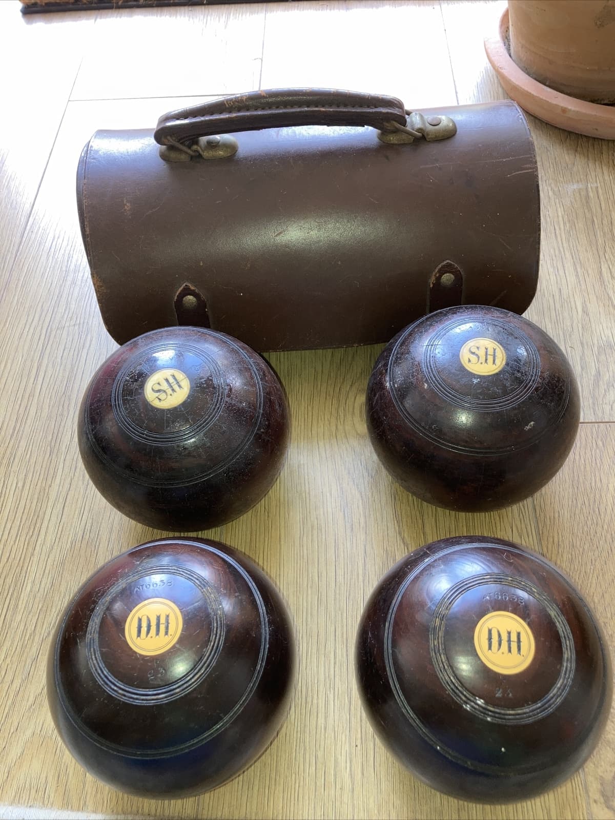 1930s Vintage Thomas Taylor of Glasgow Carpet/Lawn Balls x 4, Plus Leather Case