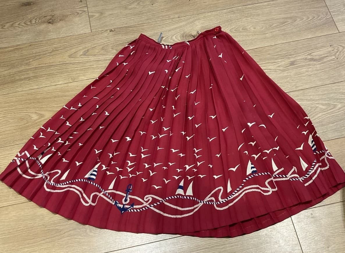 Daniel Hechter Paris 1970s/1980s Red Pleated Birds/Boat Skirt, Size 13.5" across