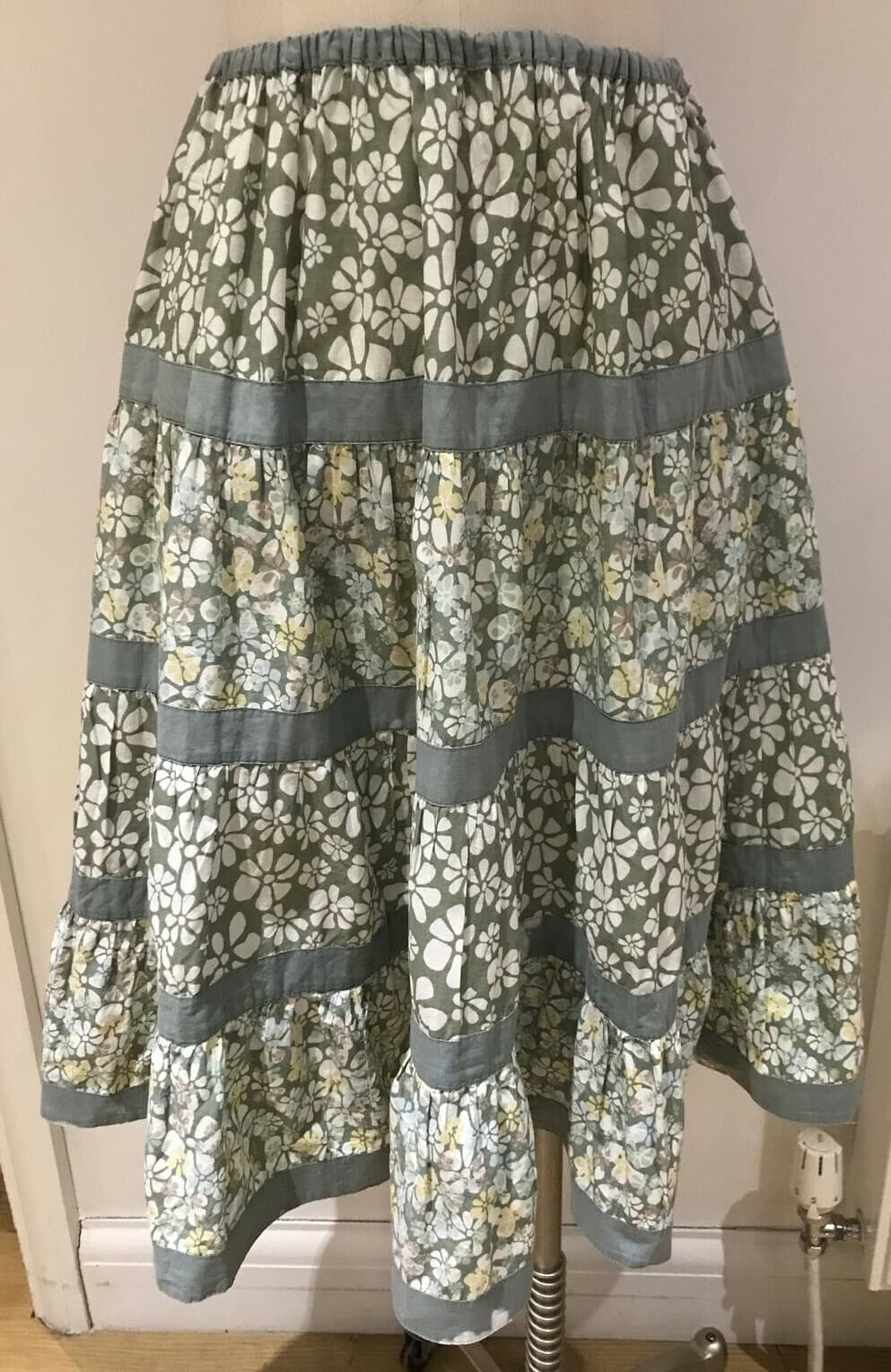 Vintage 1970s Floral Tiered Skirt - 13" across elasticated waist, un-stretched