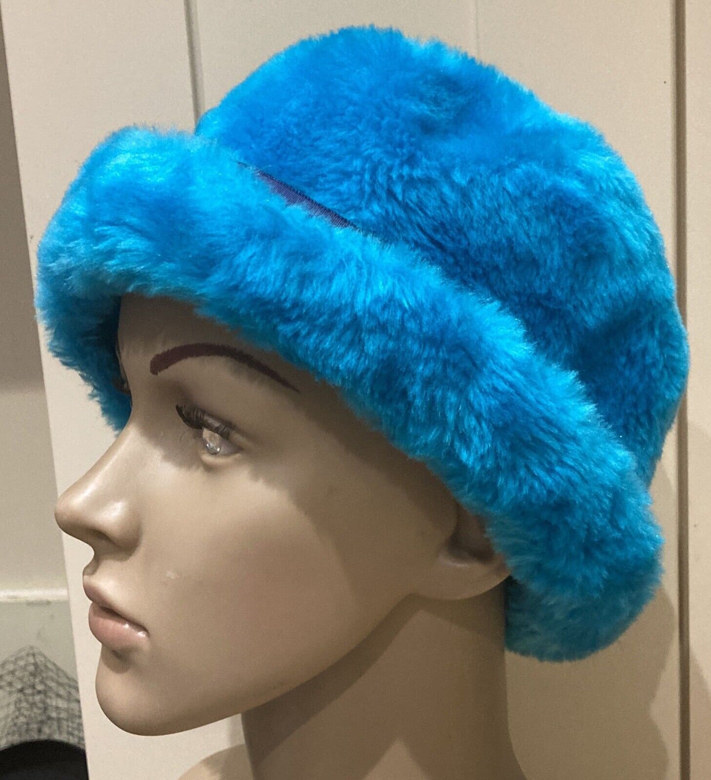 Vintage 1960s/Early 1970s Turquoise Faux Fur Hat, Size Medium