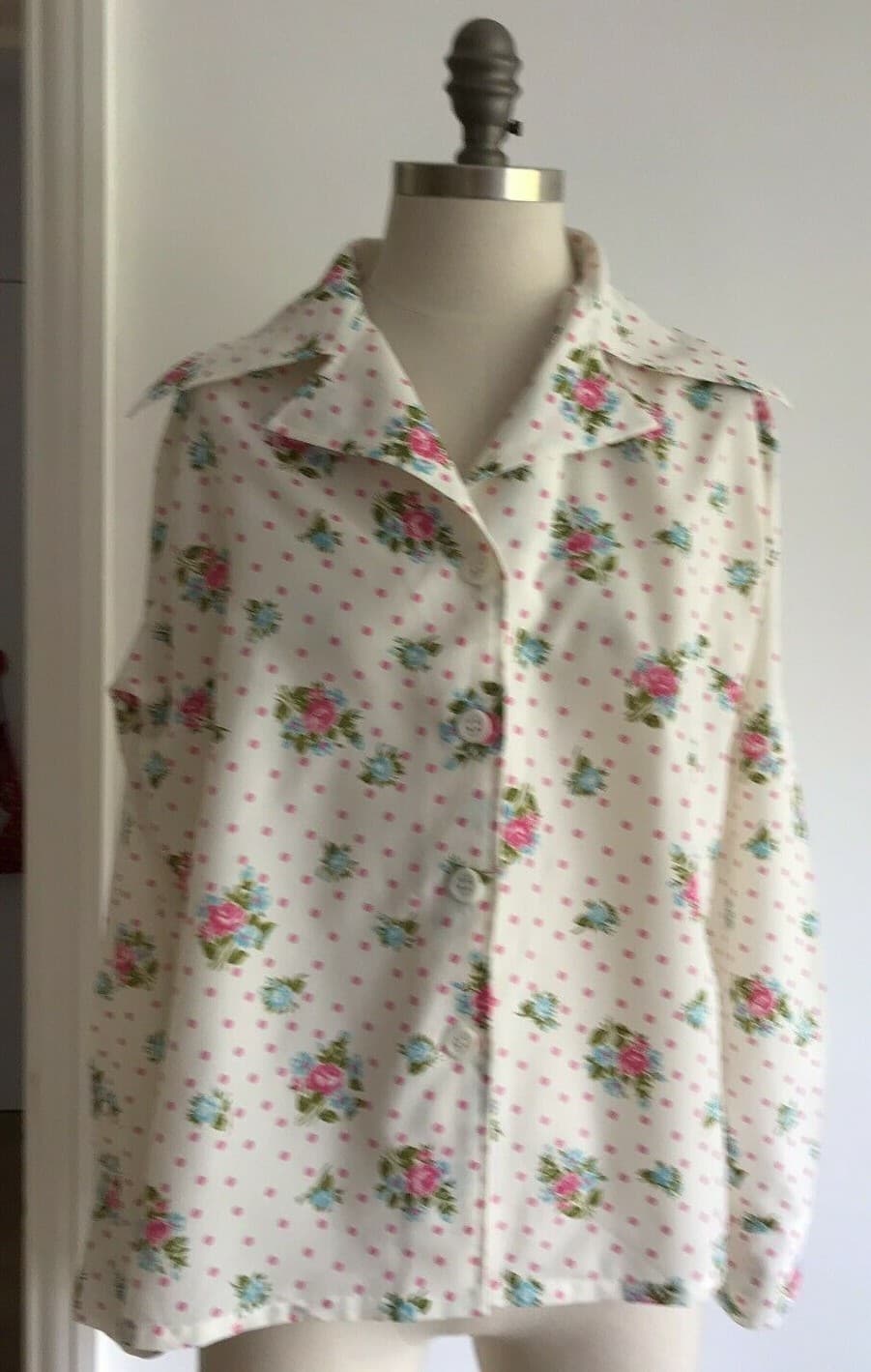 Vintage 1970's Cream Floral Spot Print Shirt/Blouse, armpit to armpit 23" approx